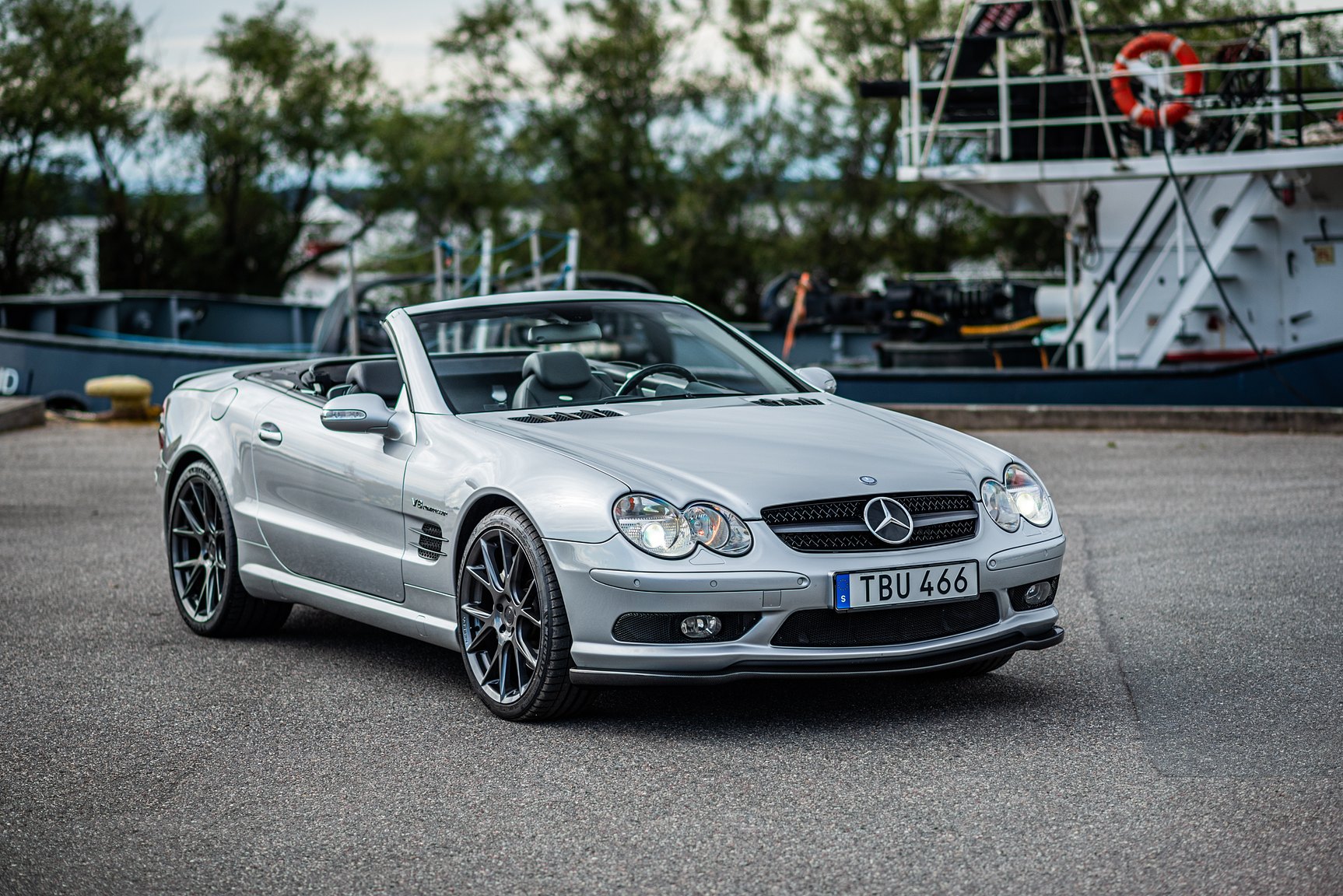 Exterior image of 2002 Mercedes SL 55 AMG