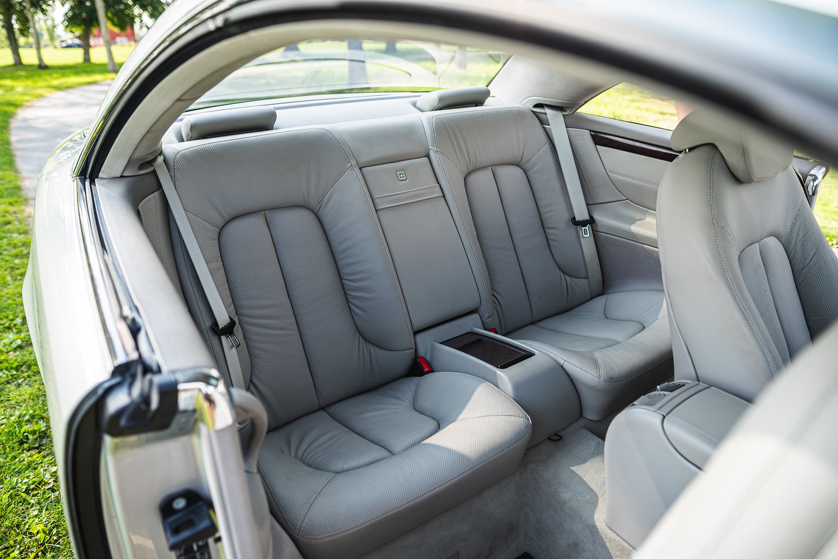 Interior image of 2000 Mercedes-Benz CL 500