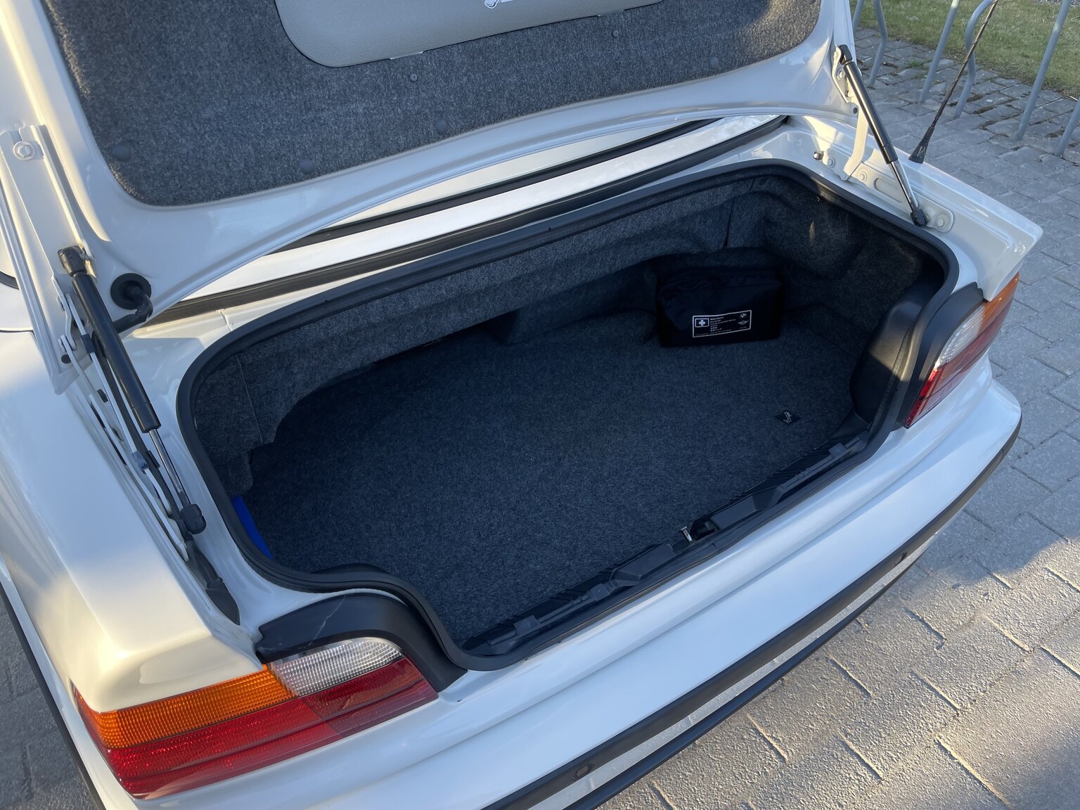 Interior image of 1995 BMW 328 iA Convertible