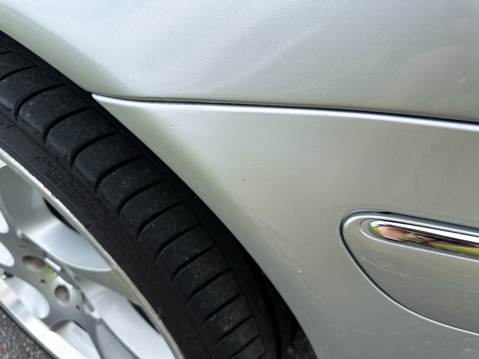 Exterior image of 2000 Mercedes-Benz CL 500