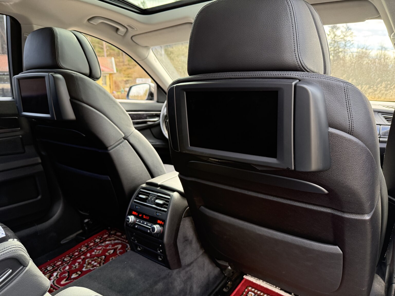 Interior image of 2009 BMW 750Li