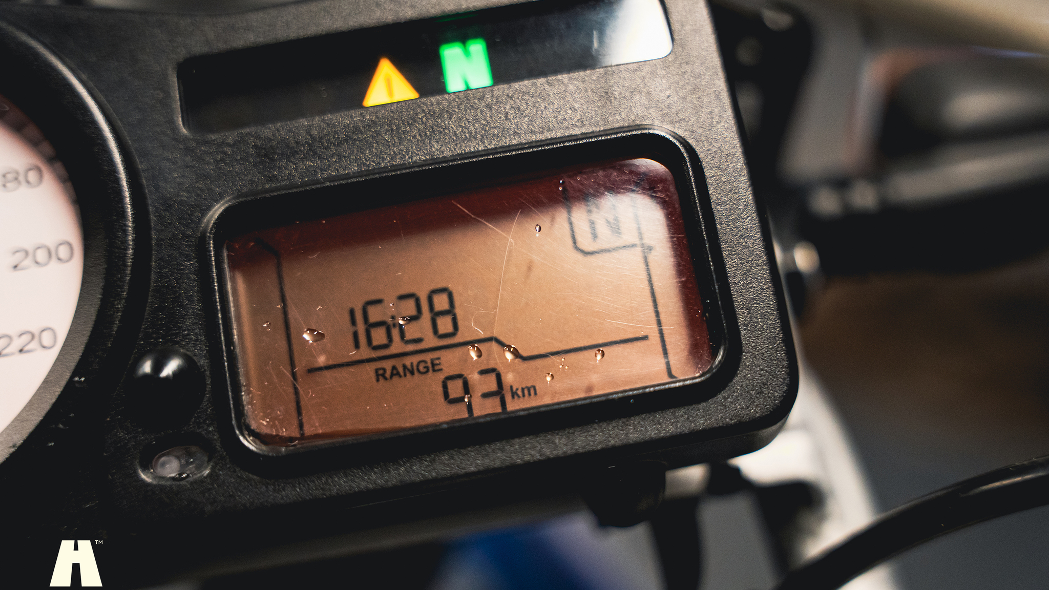 Exterior image of 2006 BMW HP2