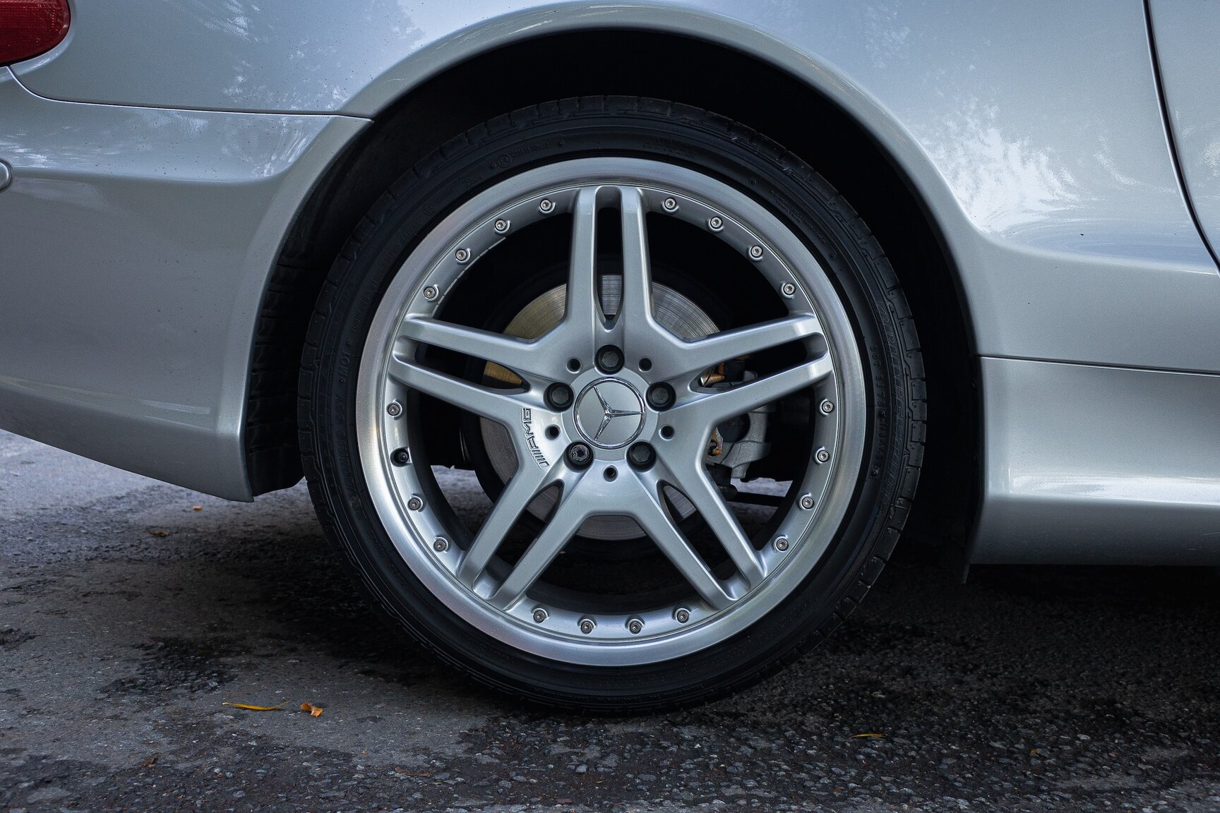 Exterior image of 2002 Mercedes-Benz SL 500