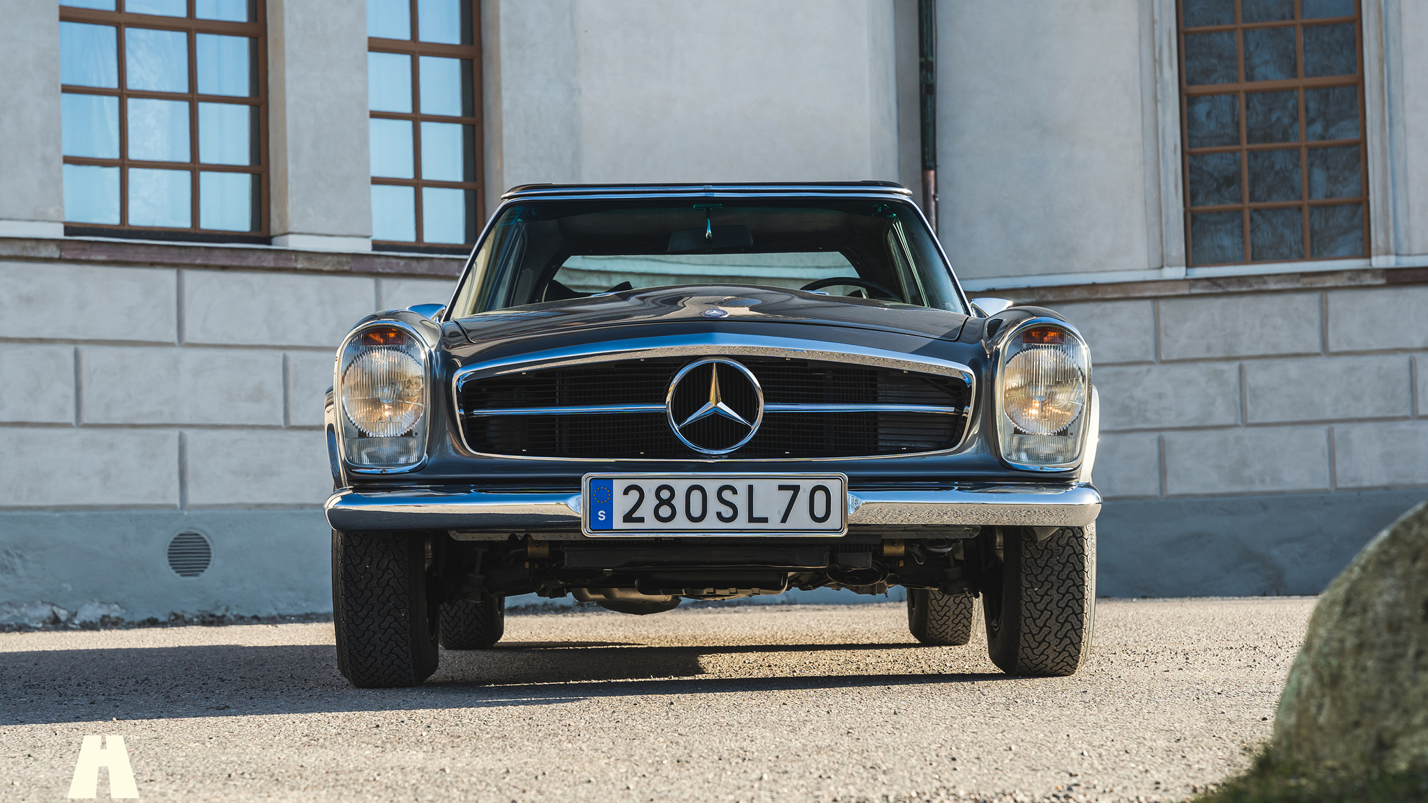 Exterior image of 1970 Mercedes 280 SL Pagoda (9)