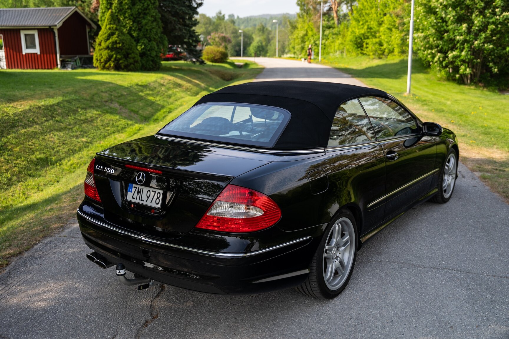 Exterior image of 2009 Mercedes-Benz CLK 550