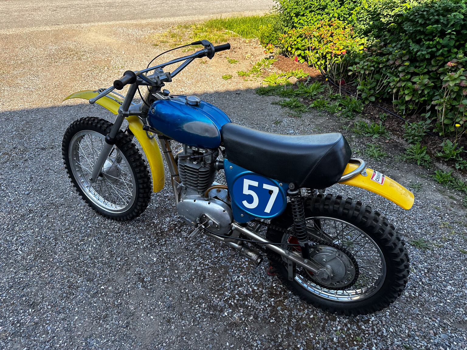 Exteriörbild på 1975 BSA Cheney 500