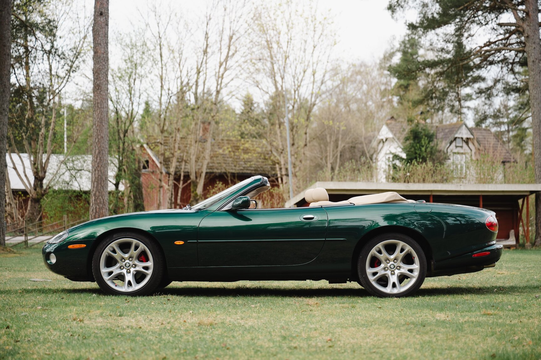 Exteriörbild på 2003 Jaguar XK8 Cabriolet