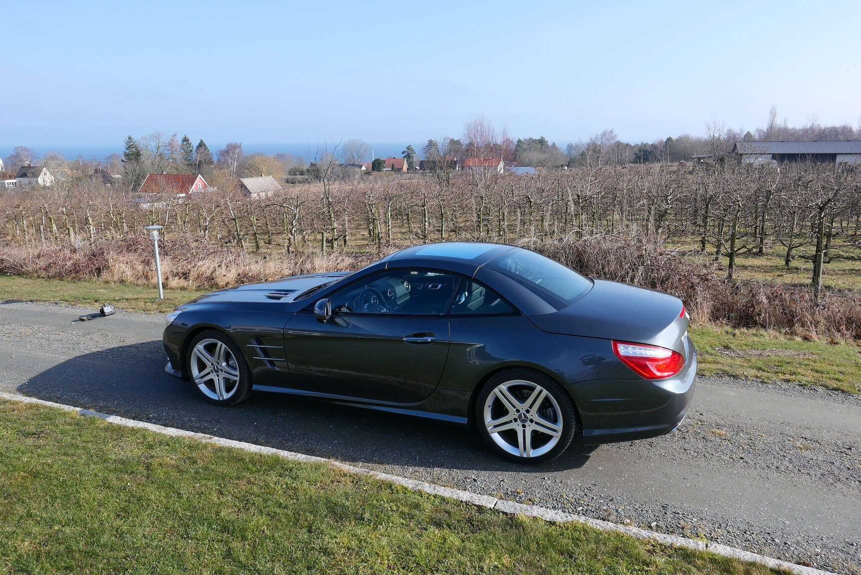 Exterior image of 2014 Mercedes-Benz SL500