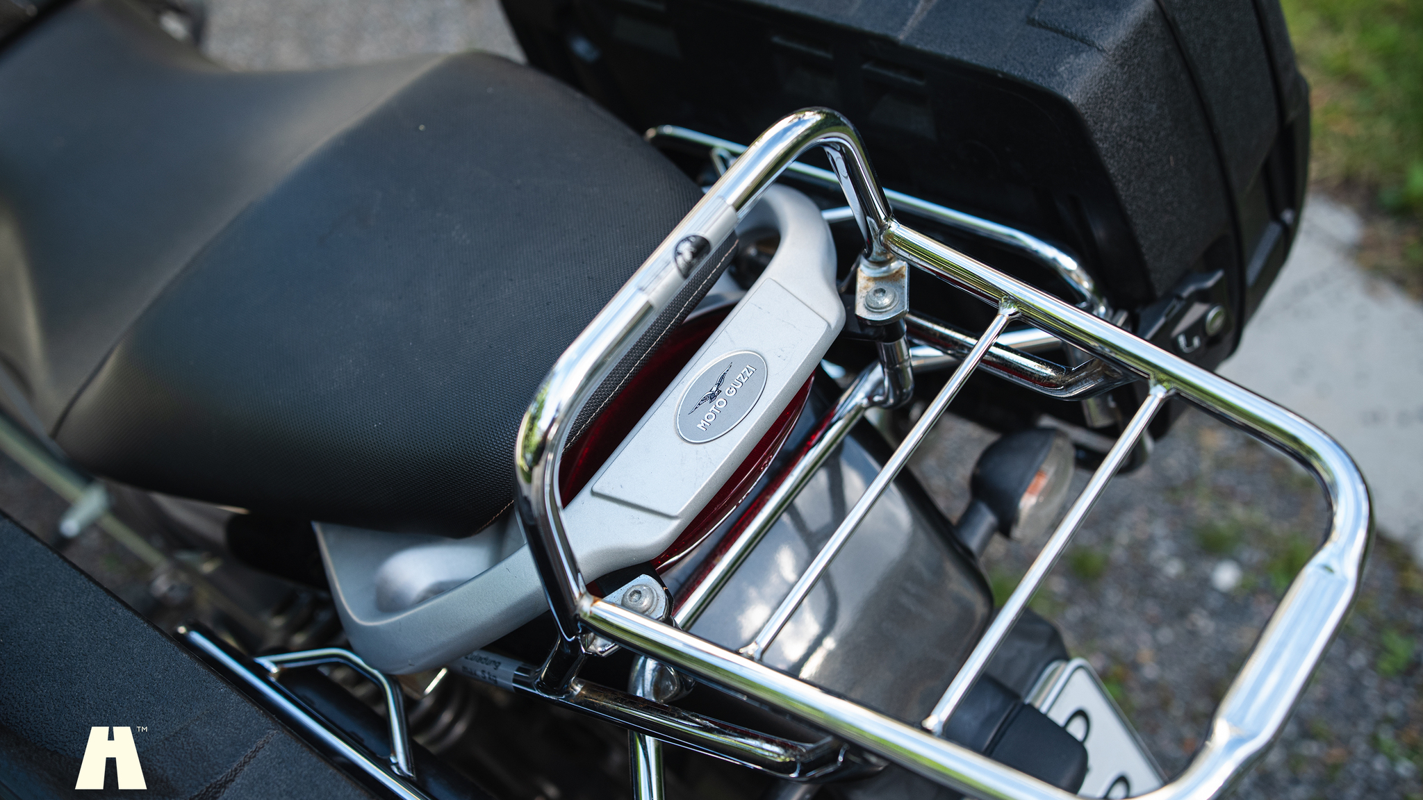 Exteriörbild på 2005 Moto Guzzi Breva 750i