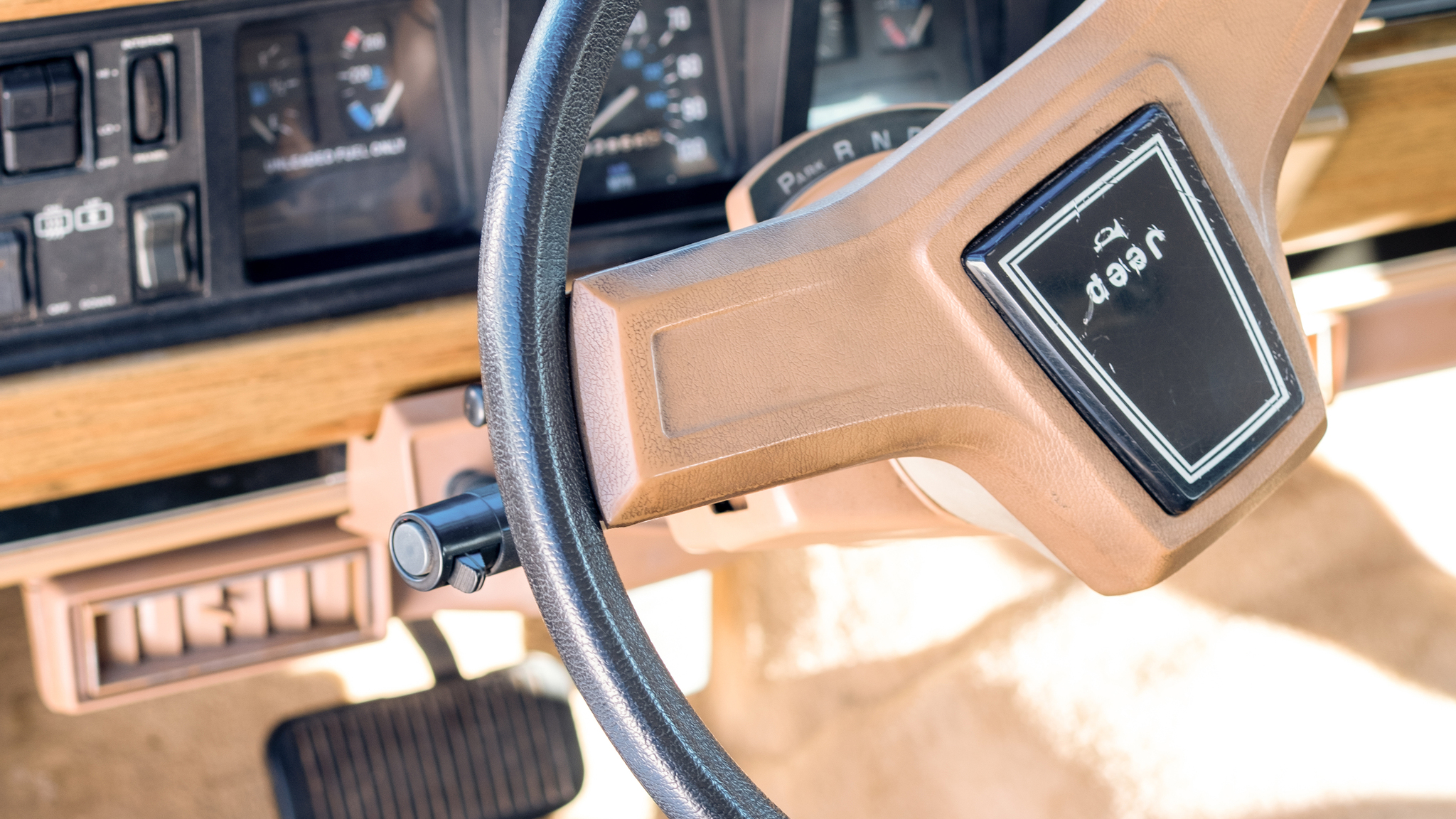Interior image of 1988 Jeep Grand Wagoneer 5.9