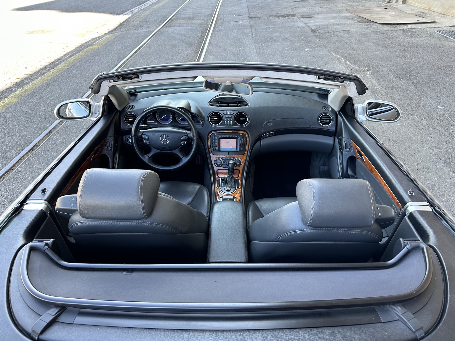 Innenraumfoto von 2002 Mercedes SL 500 (35)