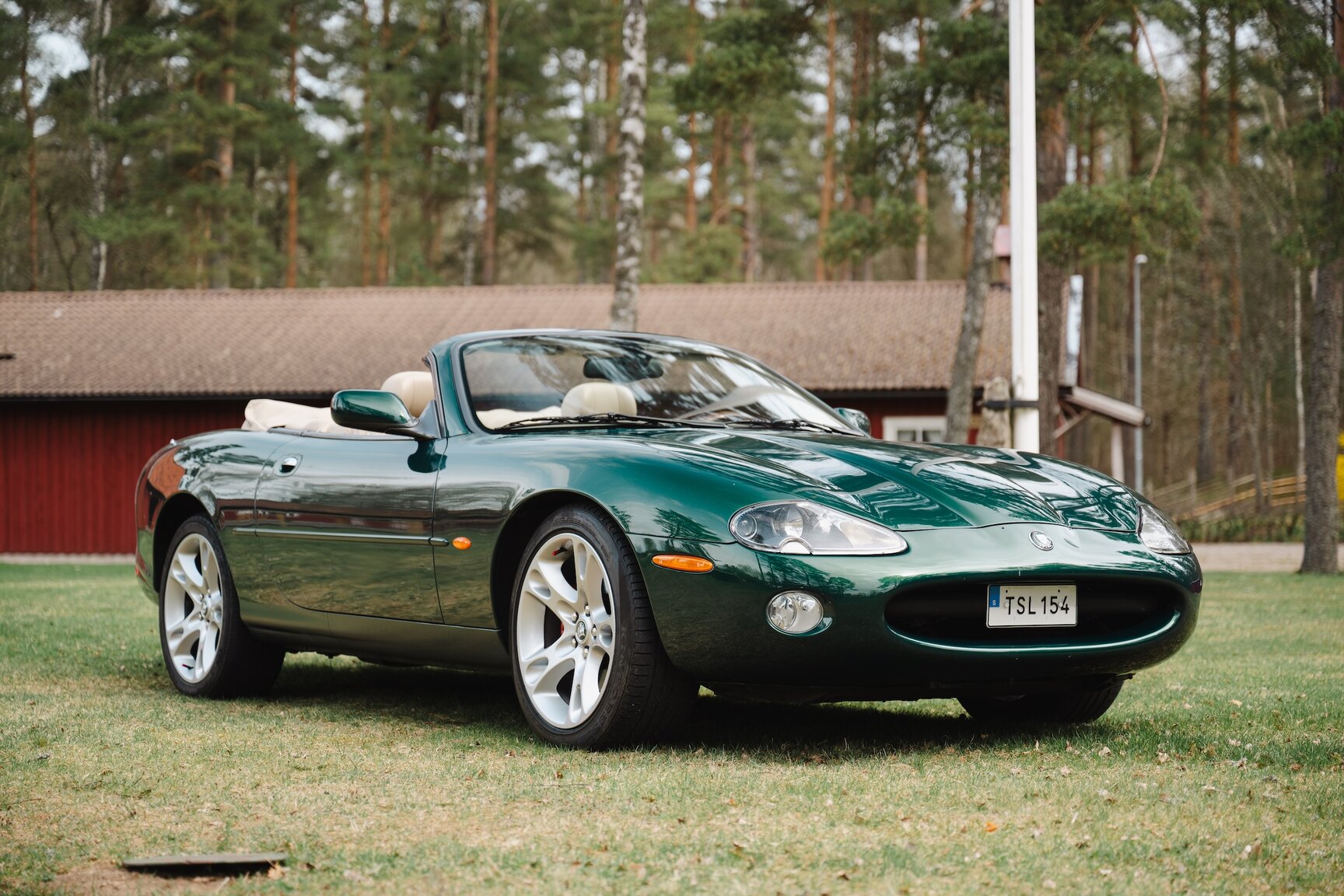 Exterior image of 2003 Jaguar XK8 Cabriolet