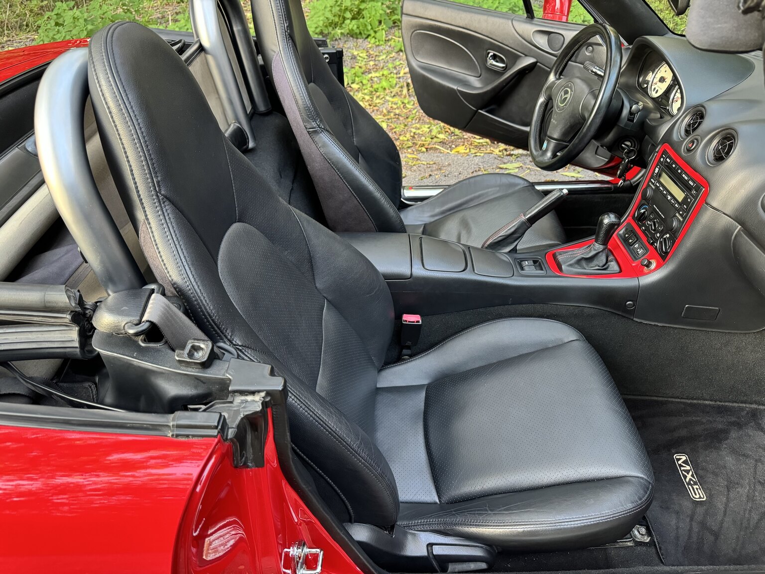 Innenraumfoto von 2004 Mazda MX-5