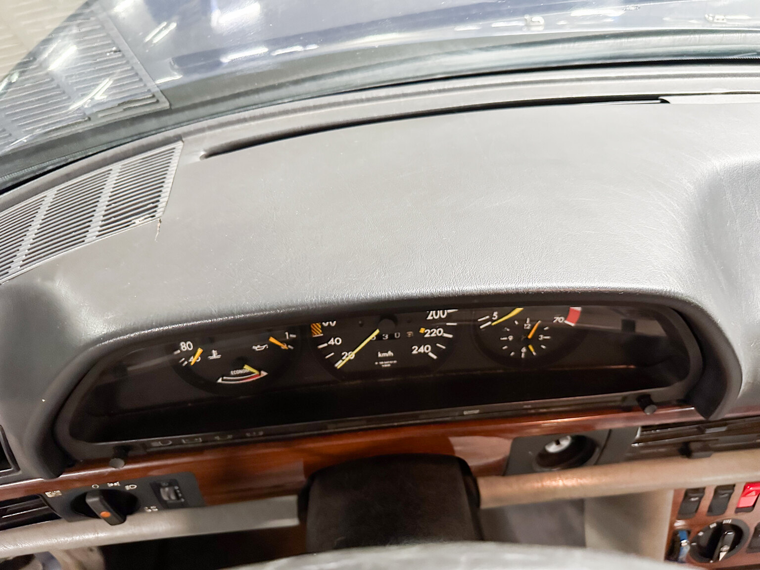 Innenraumfoto von 1985 Mercedes-Benz 500 SEL