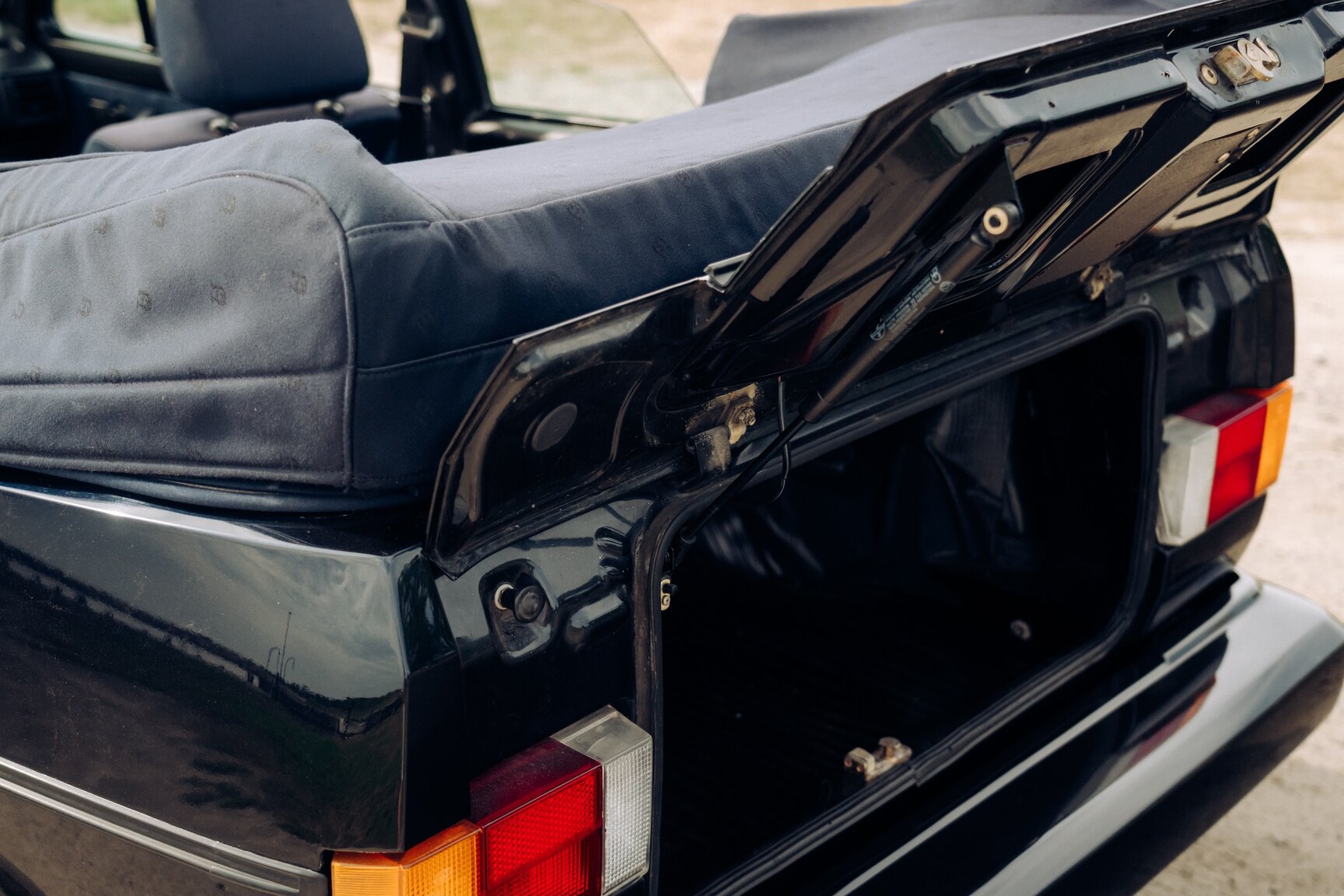 Innenraumfoto von 1991 VW Golf Cabriolet "Etienne Aigner Edition"