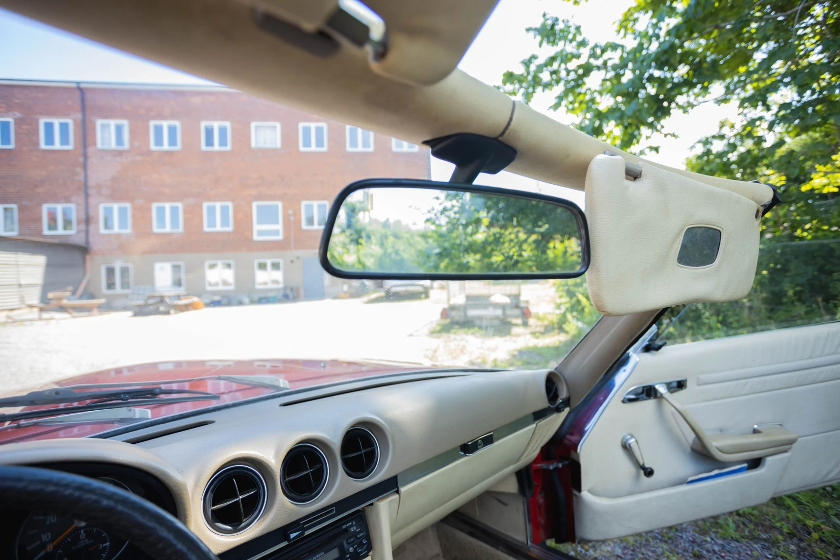 Interiörbild 1975 Mercedes-Benz 280 SL (11)