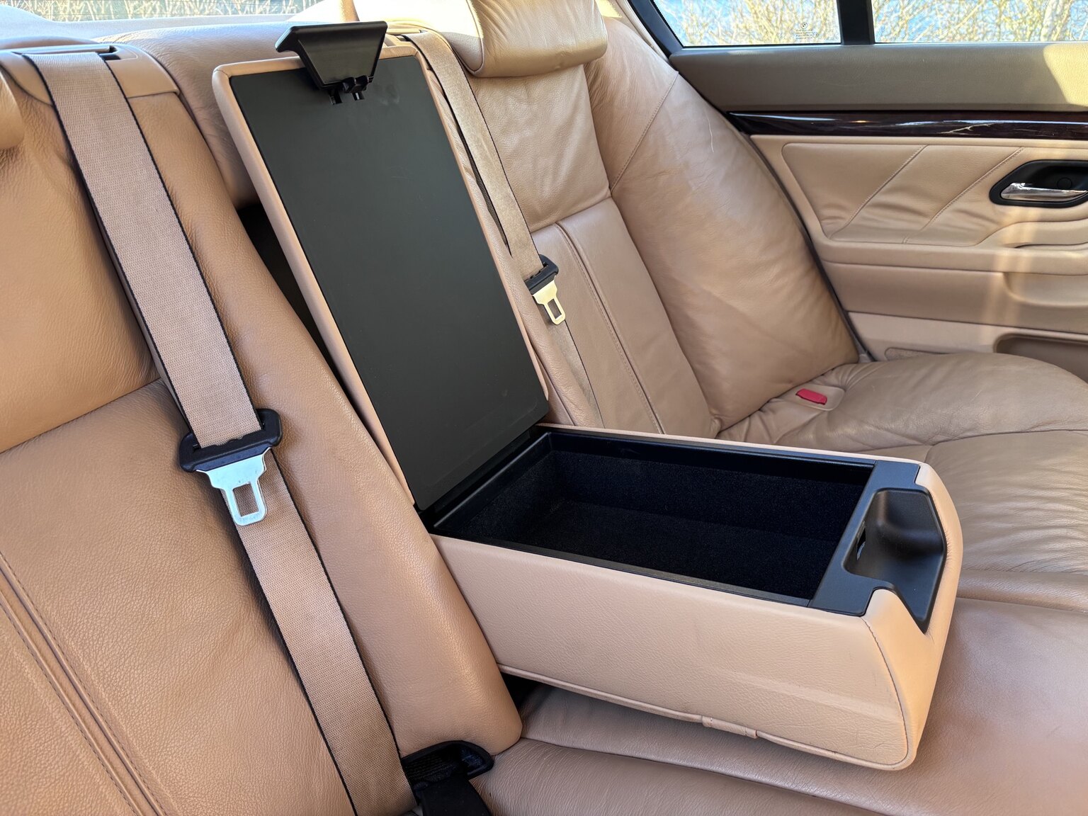 Interior image of 1996 BMW 728iA
