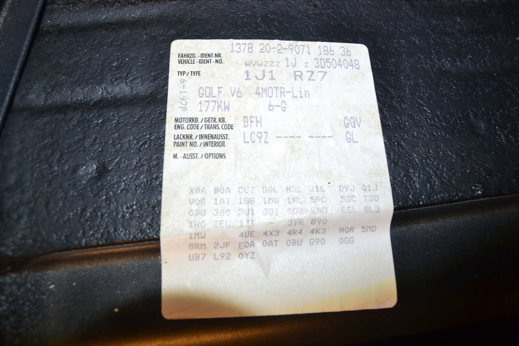 Interiörbild 2003 Volkswagen Golf R32 MK4 (16)