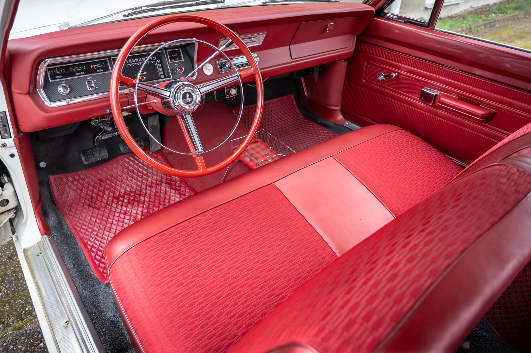 Interiörbild 1967 Plymouth Valiant V 100 Sedan