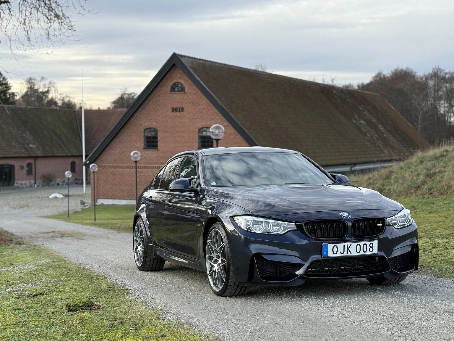 Exteriörbild på 2017 BMW M3 Competition 30 Jahre (3)