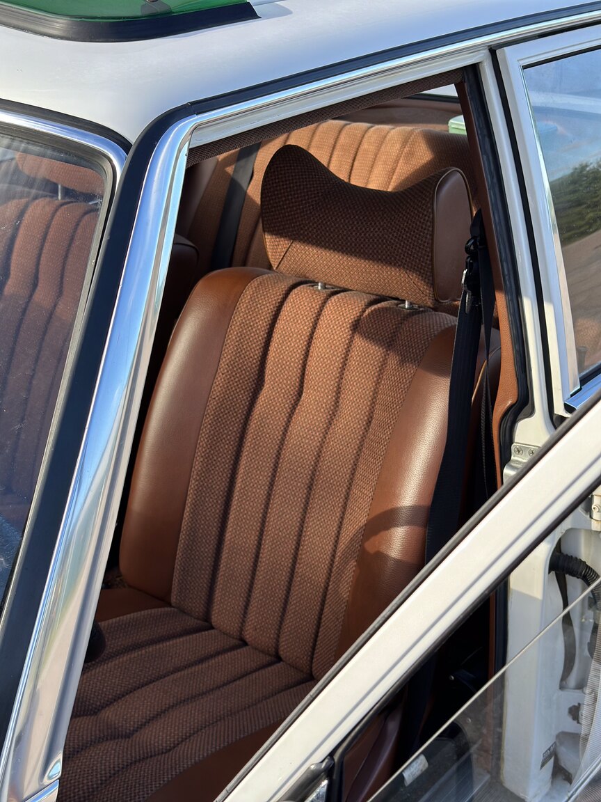 Interiörbild 1975 Mercedes Benz 200