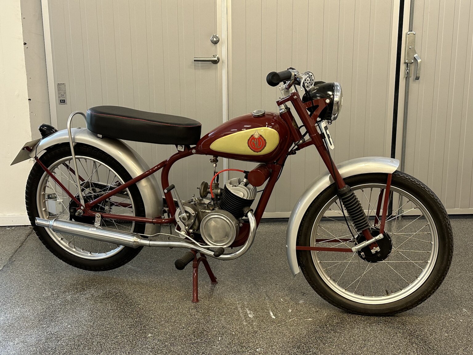 Exterior image of 1950 NV 125