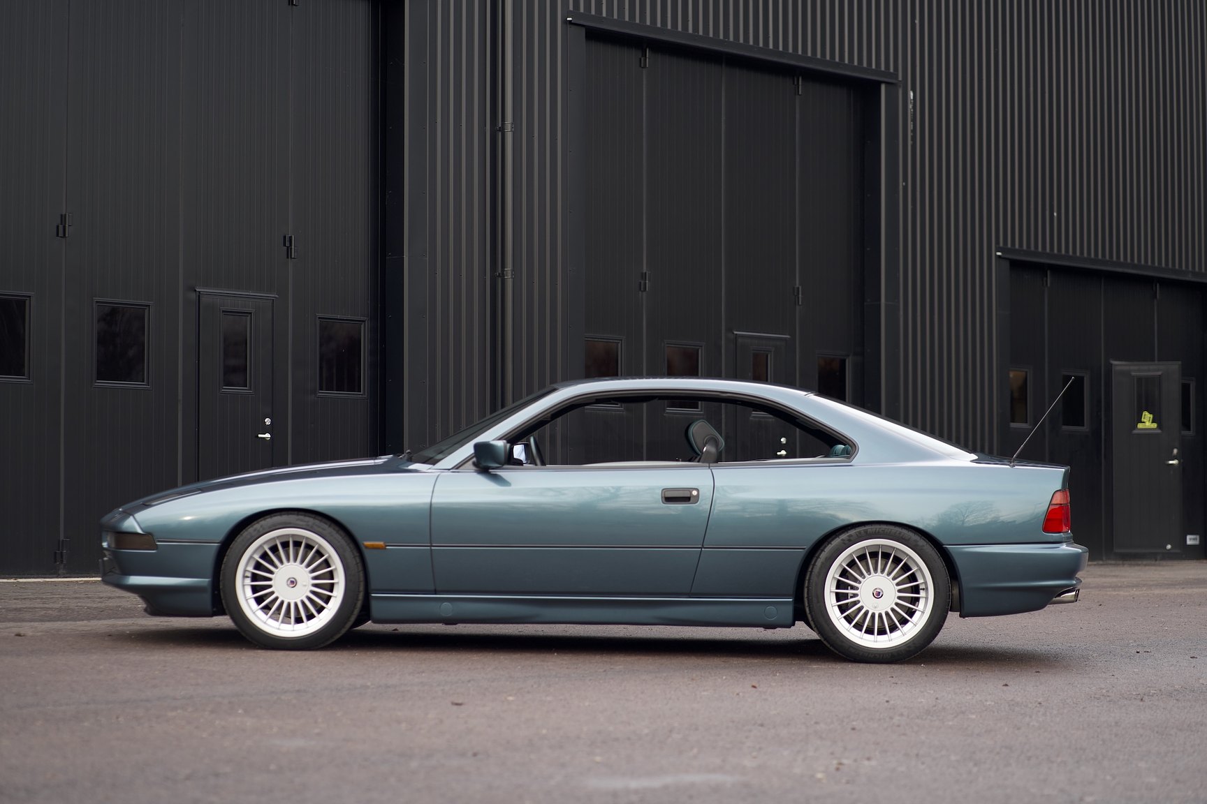 Exteriörbild på 1992 BMW 850i 6-speed manual - NO RESERVE