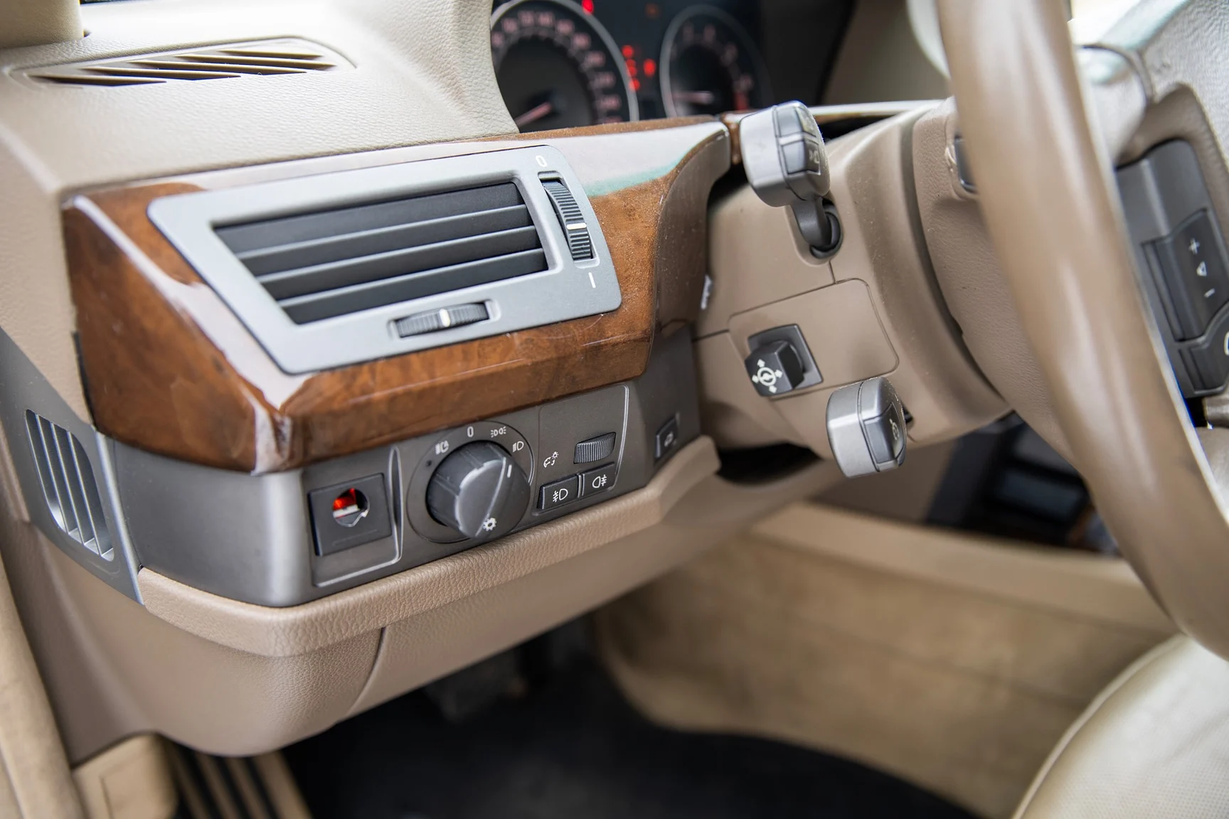 Interiörbild 2002 BMW  745 iA (14)