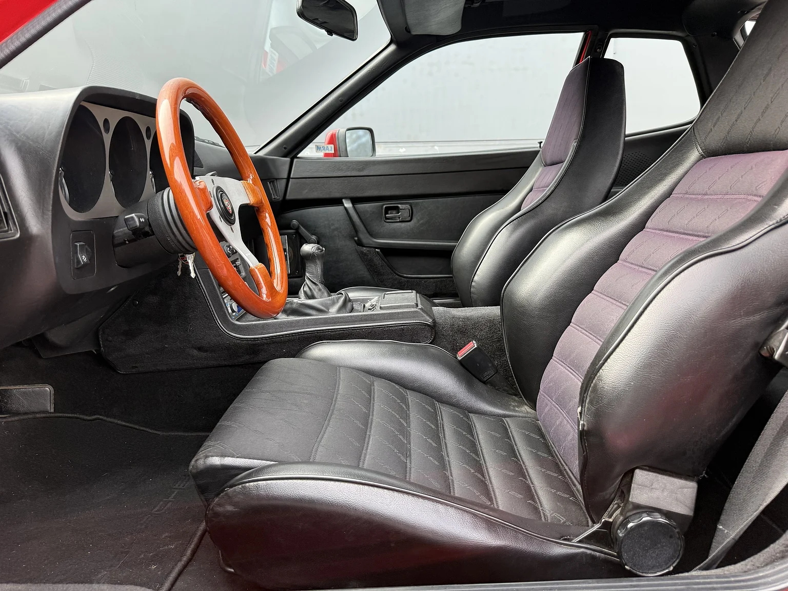 Innenraumfoto von 1984 Porsche 944 Targa (11)