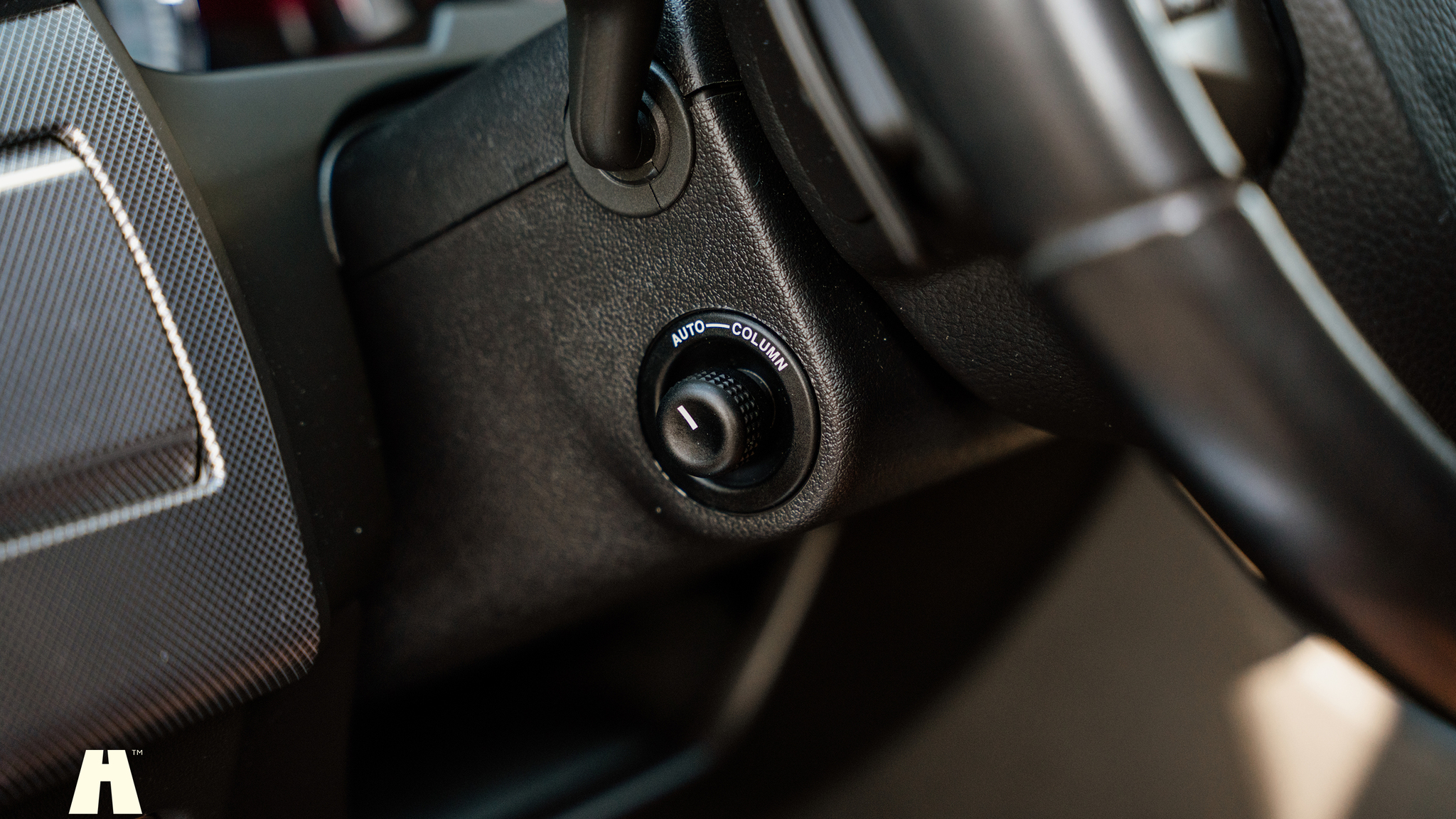 Interior image of 2010 Jaguar XFR (18)