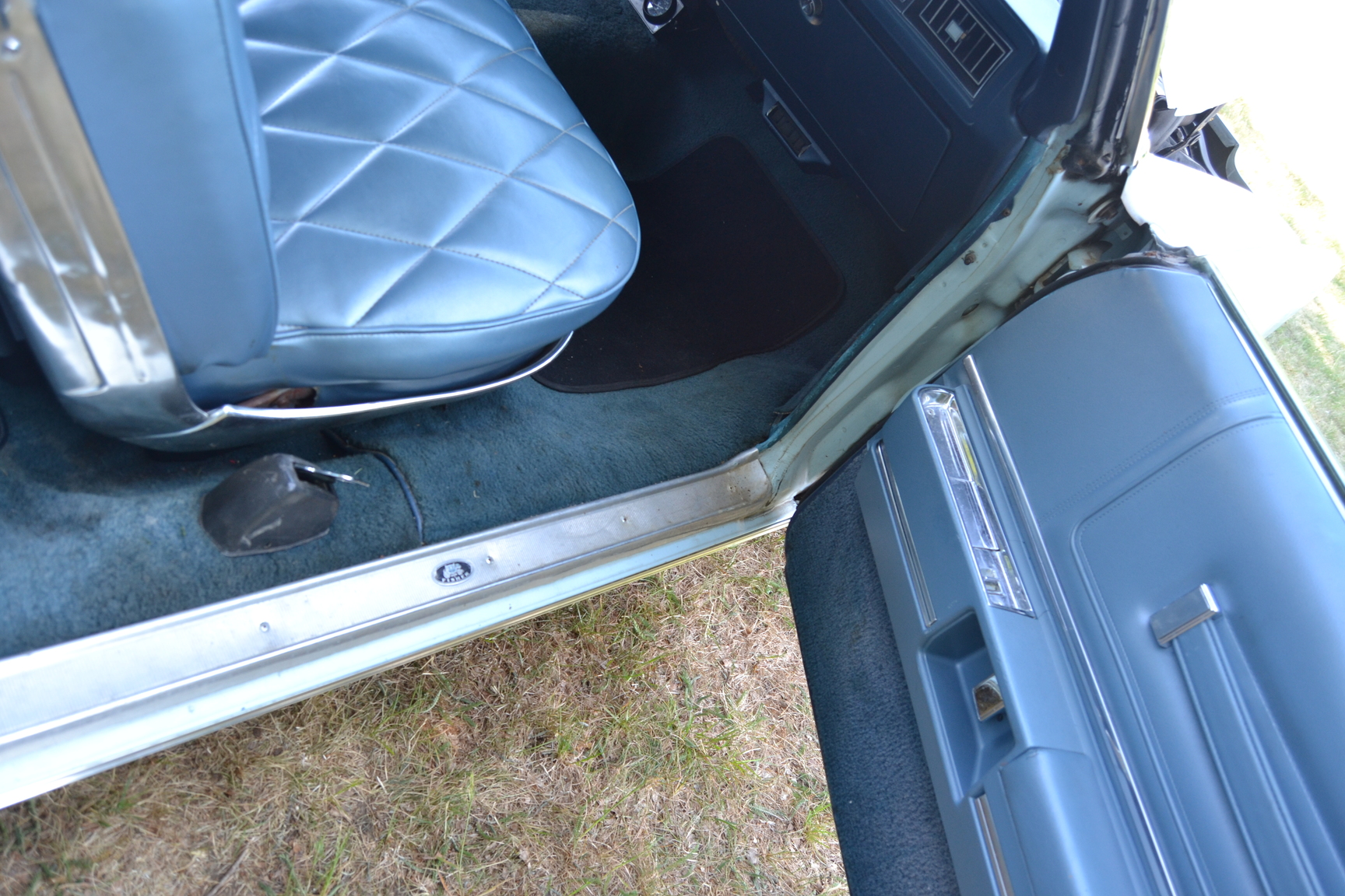 Interior image of 1970 Oldsmobile Ninety eight Convertible (48)