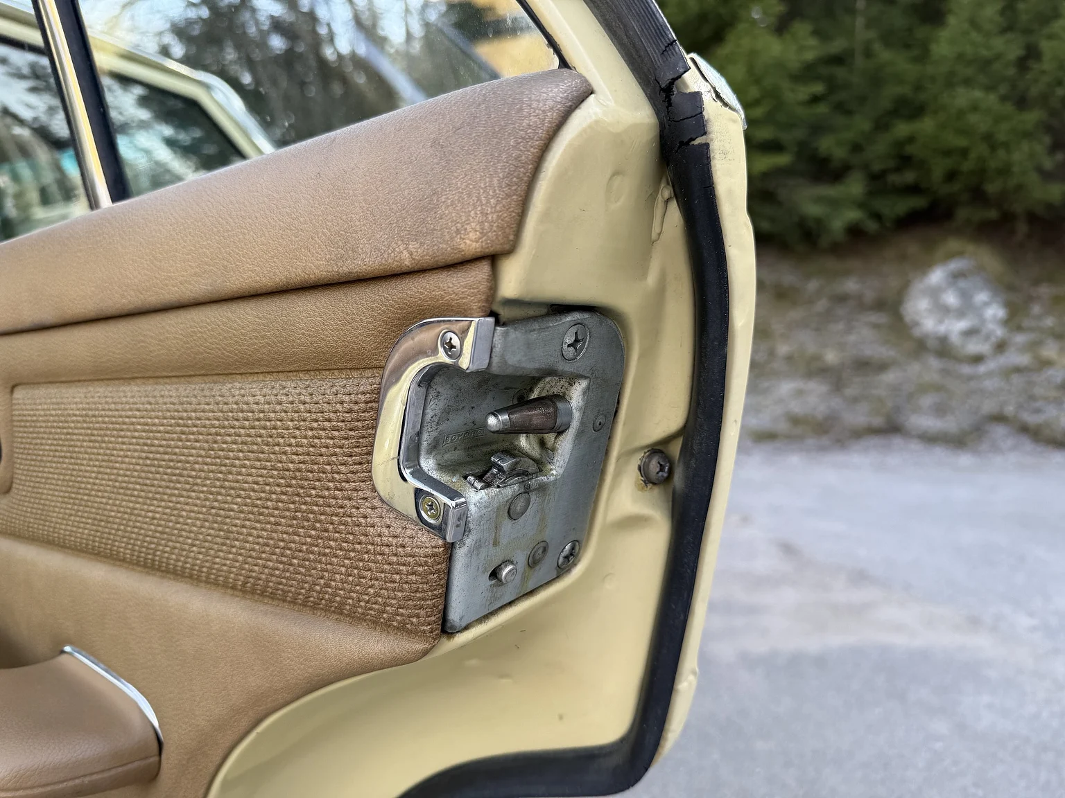 Innenraumfoto von 1974 Mercedes-Benz 230 Automatic (68)