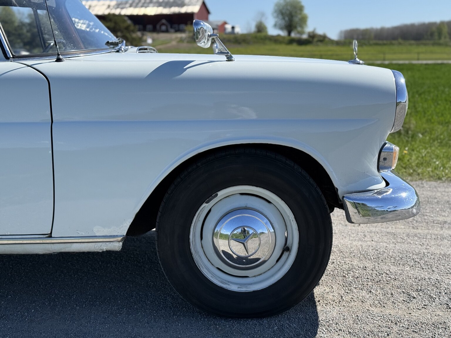 Exterior image of 1967 Mercedes-Benz 230 Safari