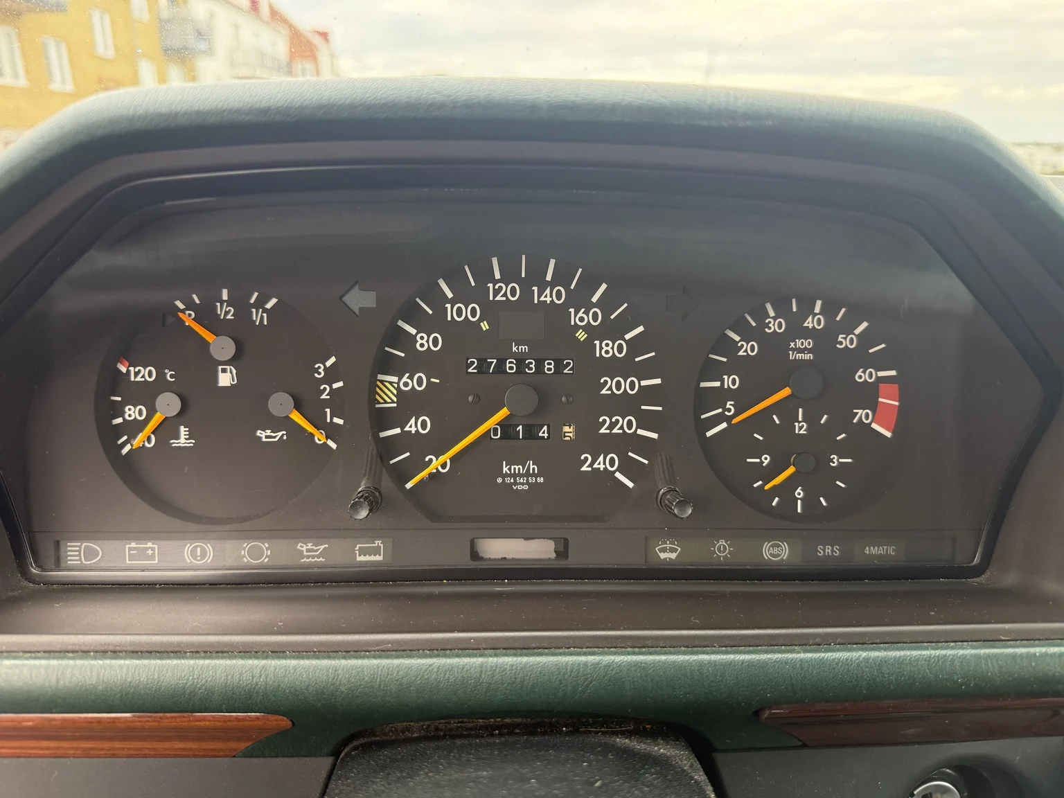 Interior image of 1991 Mercedes-Benz 300 E 4MATIC (12)