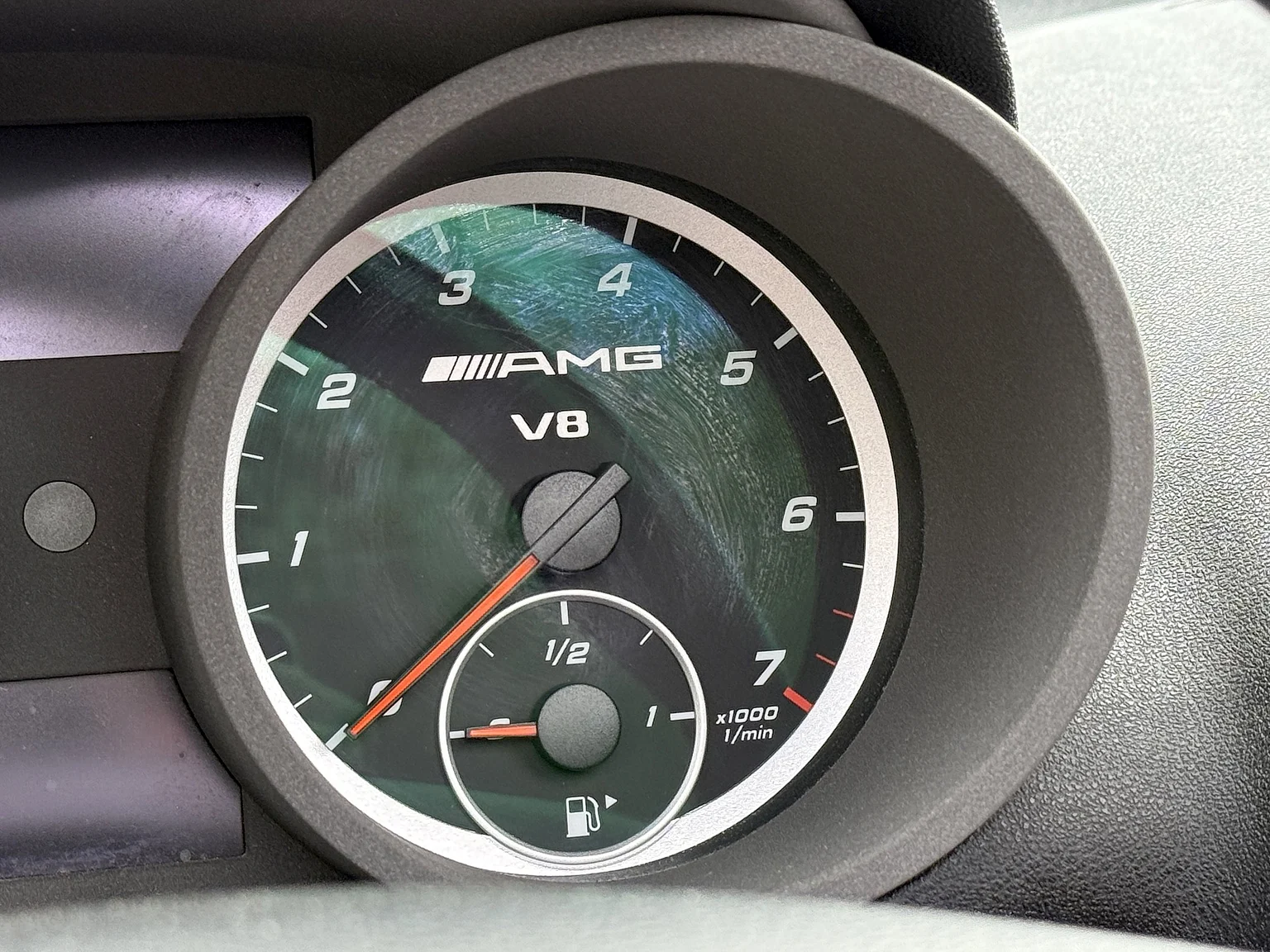 Interior image of 2005 Mercedes-Benz SLK 55 (23)