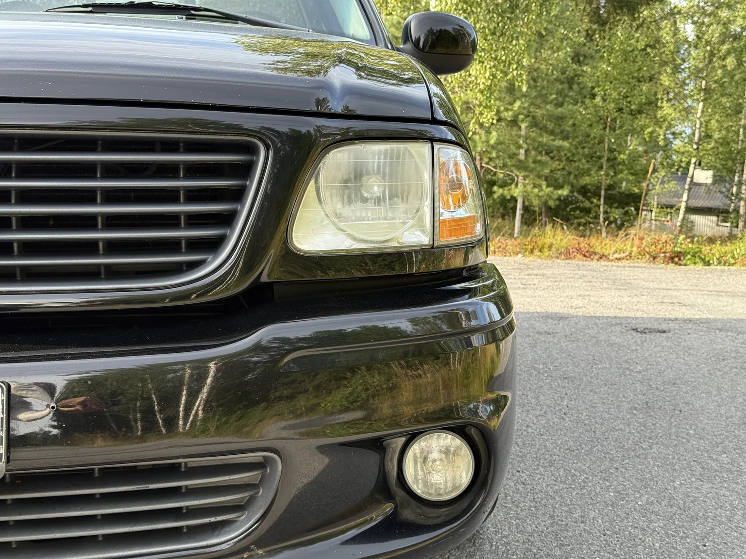 Exterior image of 2002 Ford F-150 SVT Lightning (3)