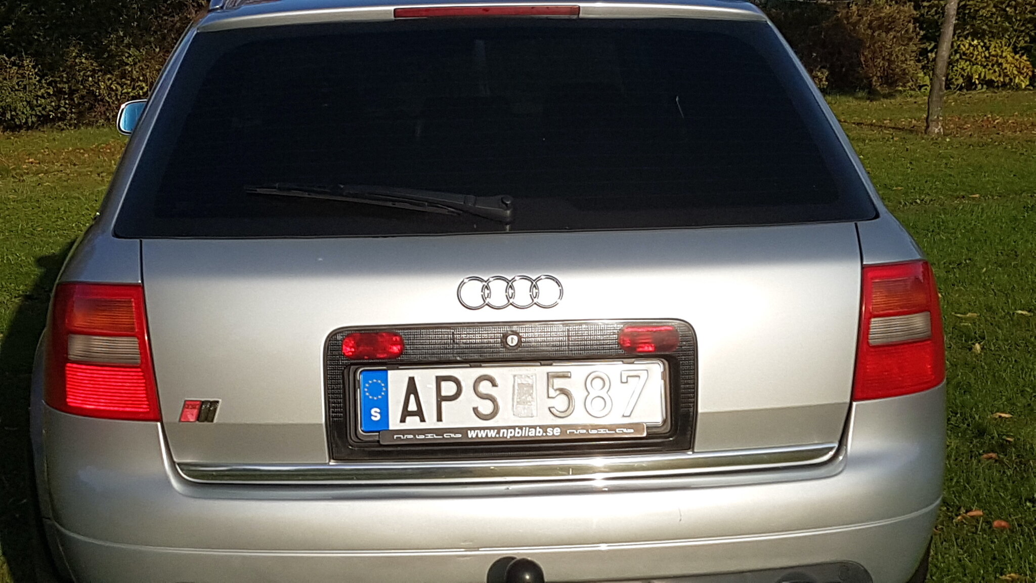 Exteriörbild på 2000 Audi S6 Avant