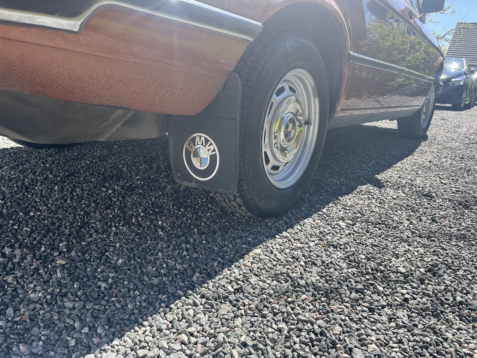 Exterior image of 1977 BMW 518 (41)