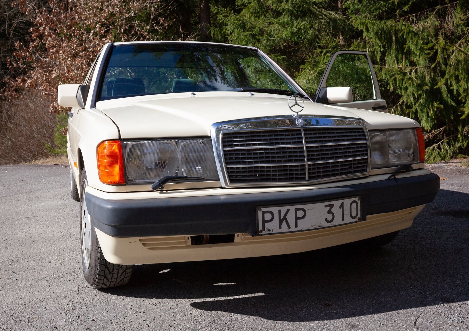 Exteriörbild på 1993 Mercedes-Benz 190 E 2.0