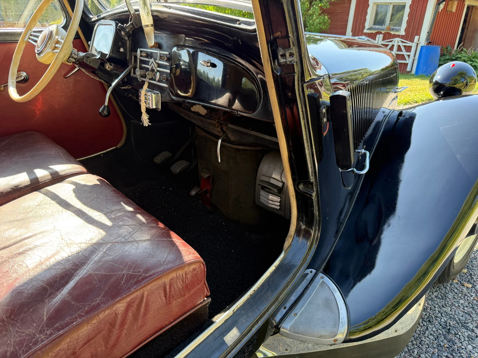 Interior image of 1951 Citroën CV 11  Sedan  (30)