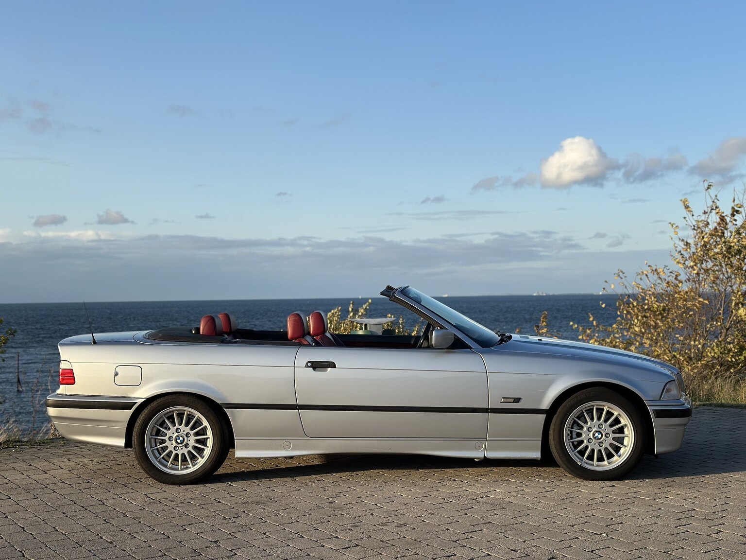 Exteriörbild på 1993 BMW 325i Convertible
