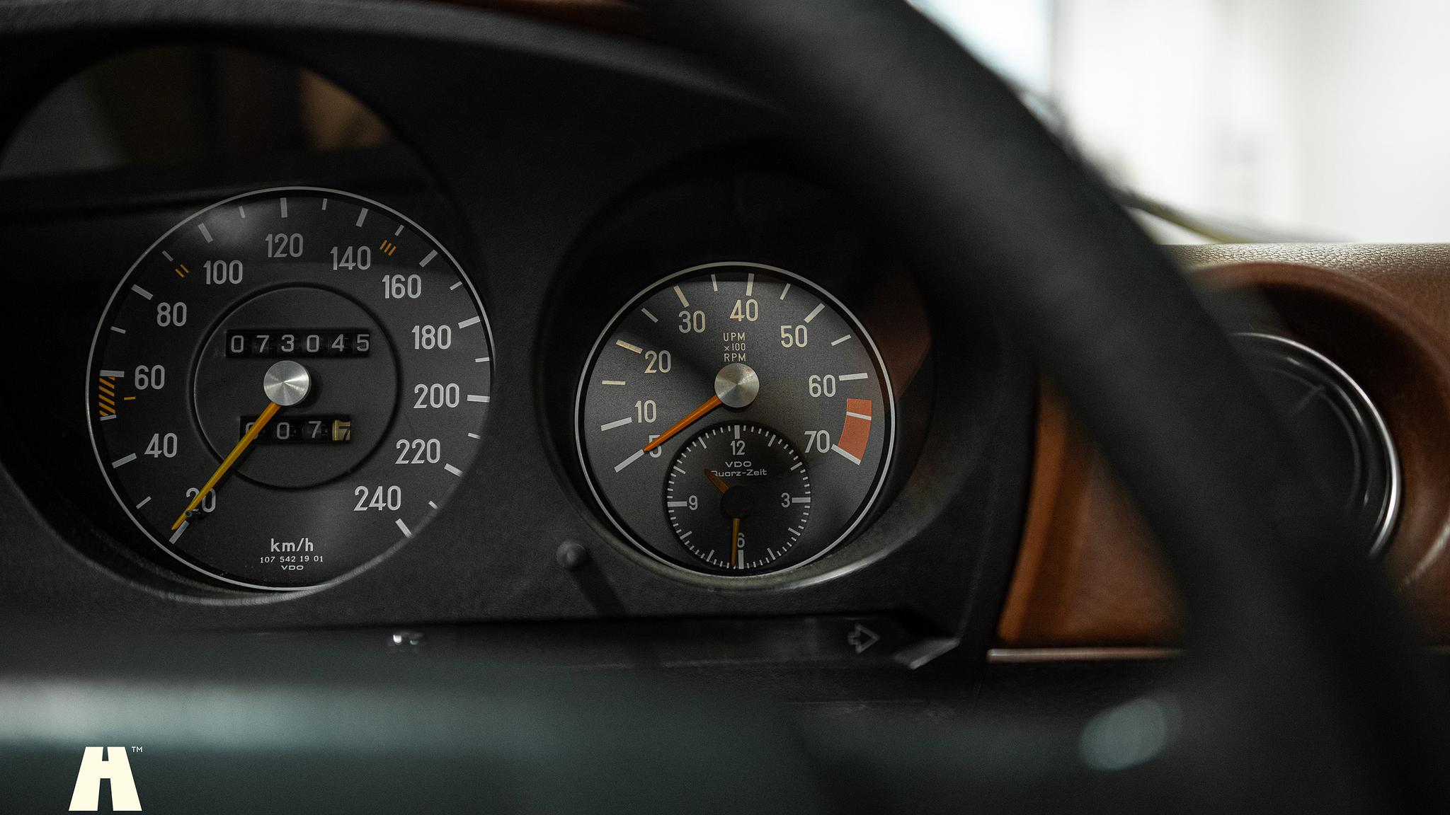 Interior image of 1975 Mercedes SL 350