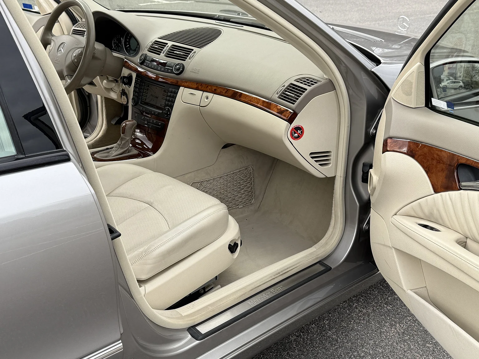 Interiörbild 2004 Mercedes-Benz E 500 7G-Tronic (32)