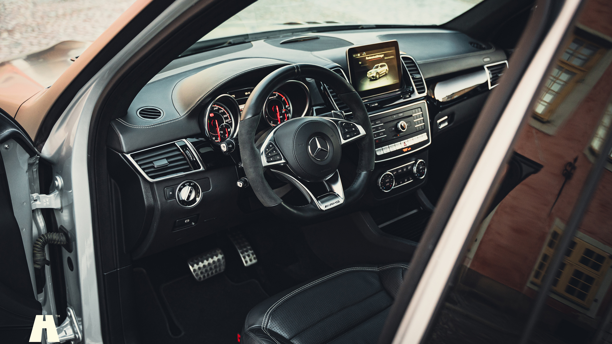 Innenraumfoto von 2017 Mercedes-Benz GLS 63 AMG (2)