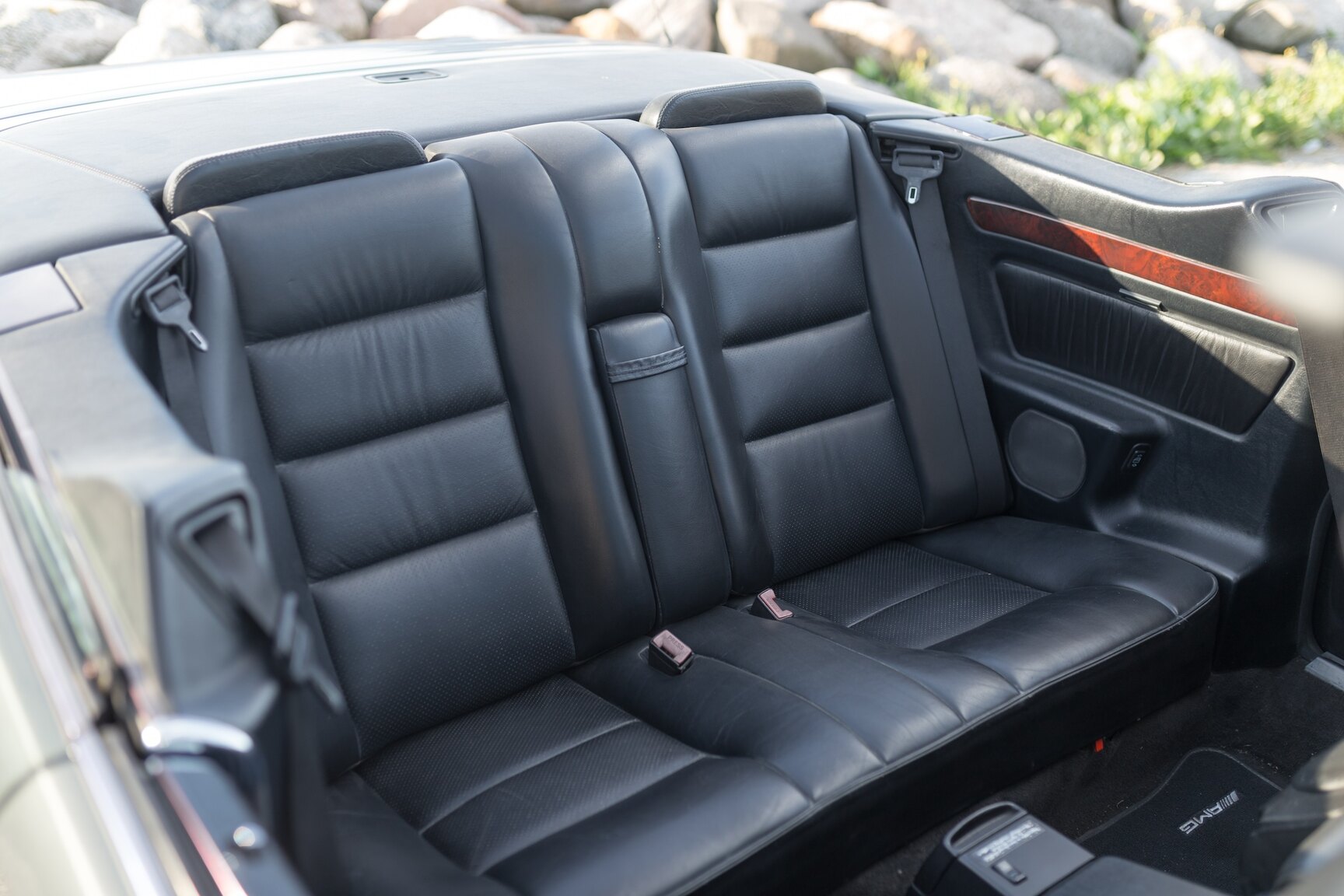 Innenraumfoto von 1993 Mercedes-Benz 300 CE-24 Cabriolet