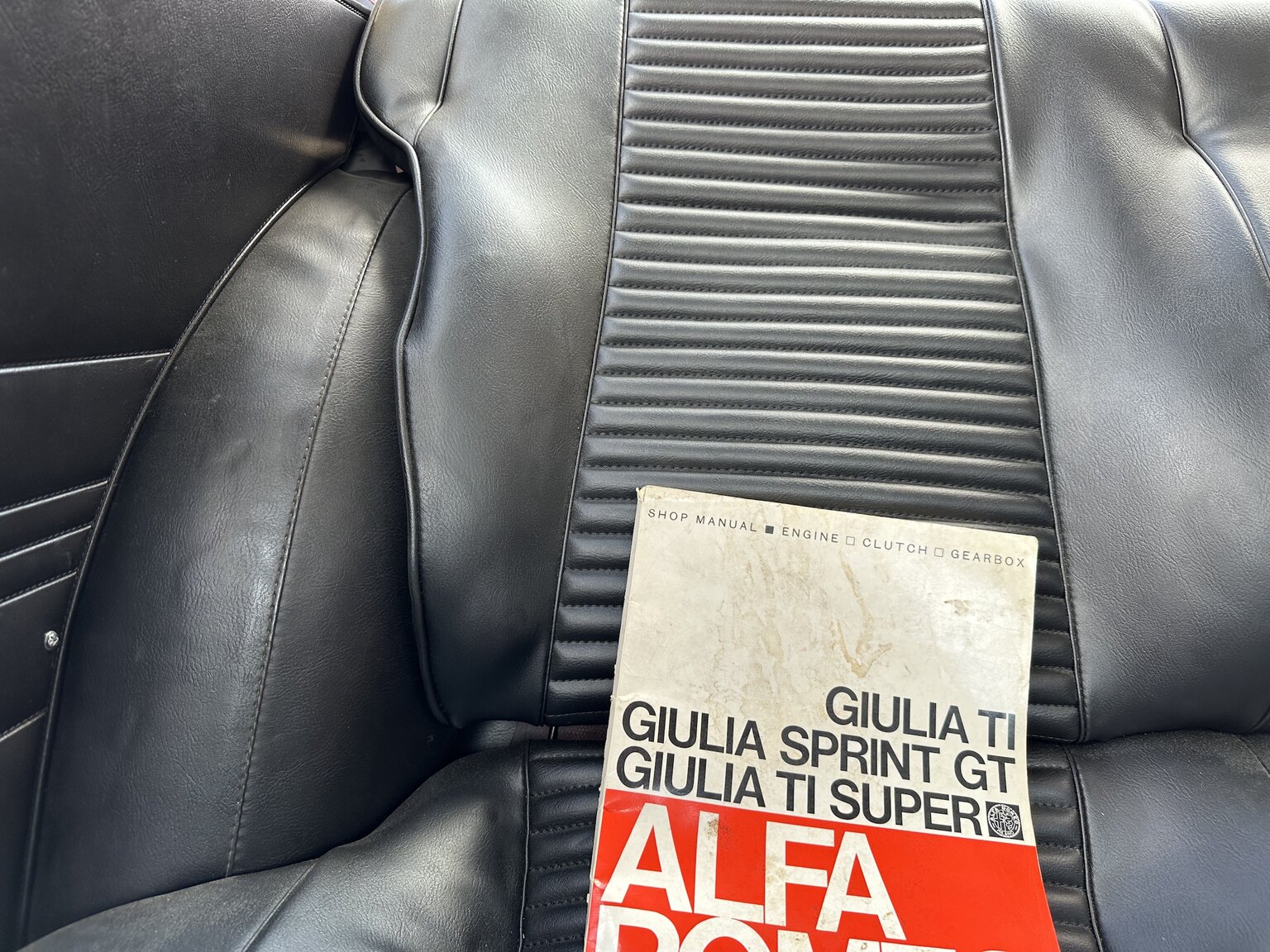 Interiörbild 1972 Alfa Romeo 2000 GTV Bertone Coupé