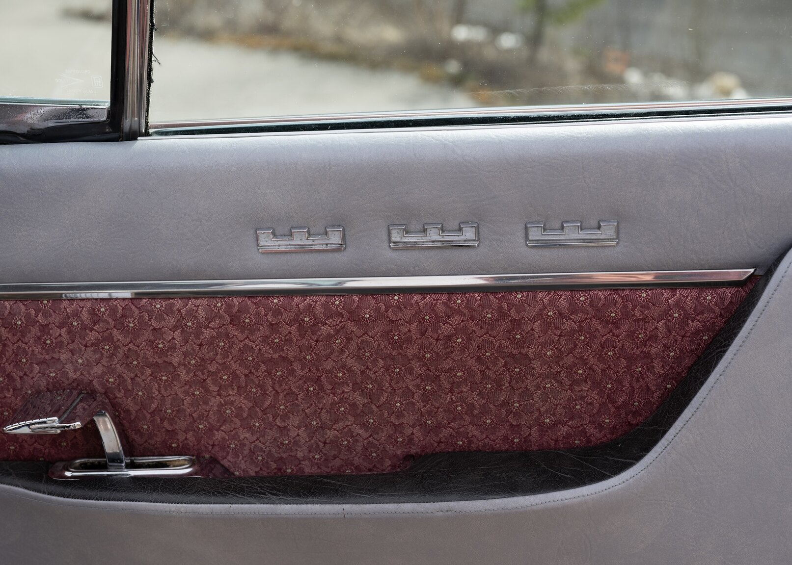 Interior image of 1961 Chrysler New Yorker Sedan (1)