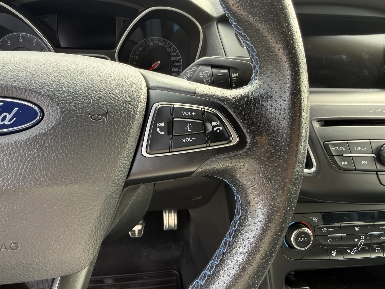 Interior image of 2018 Ford Focus RS (29)