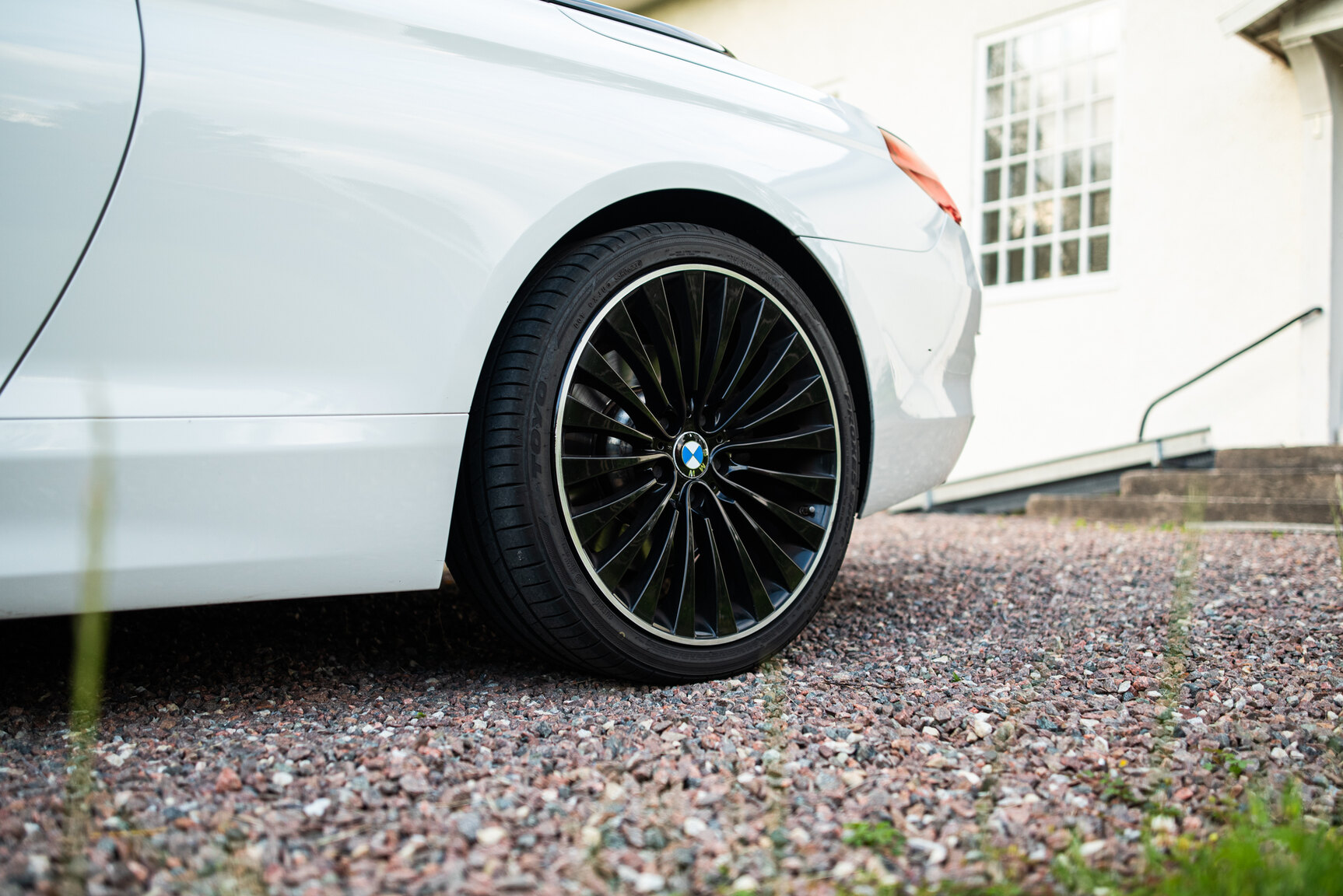 Exteriörbild på 2011 BMW 650i Cabriolet