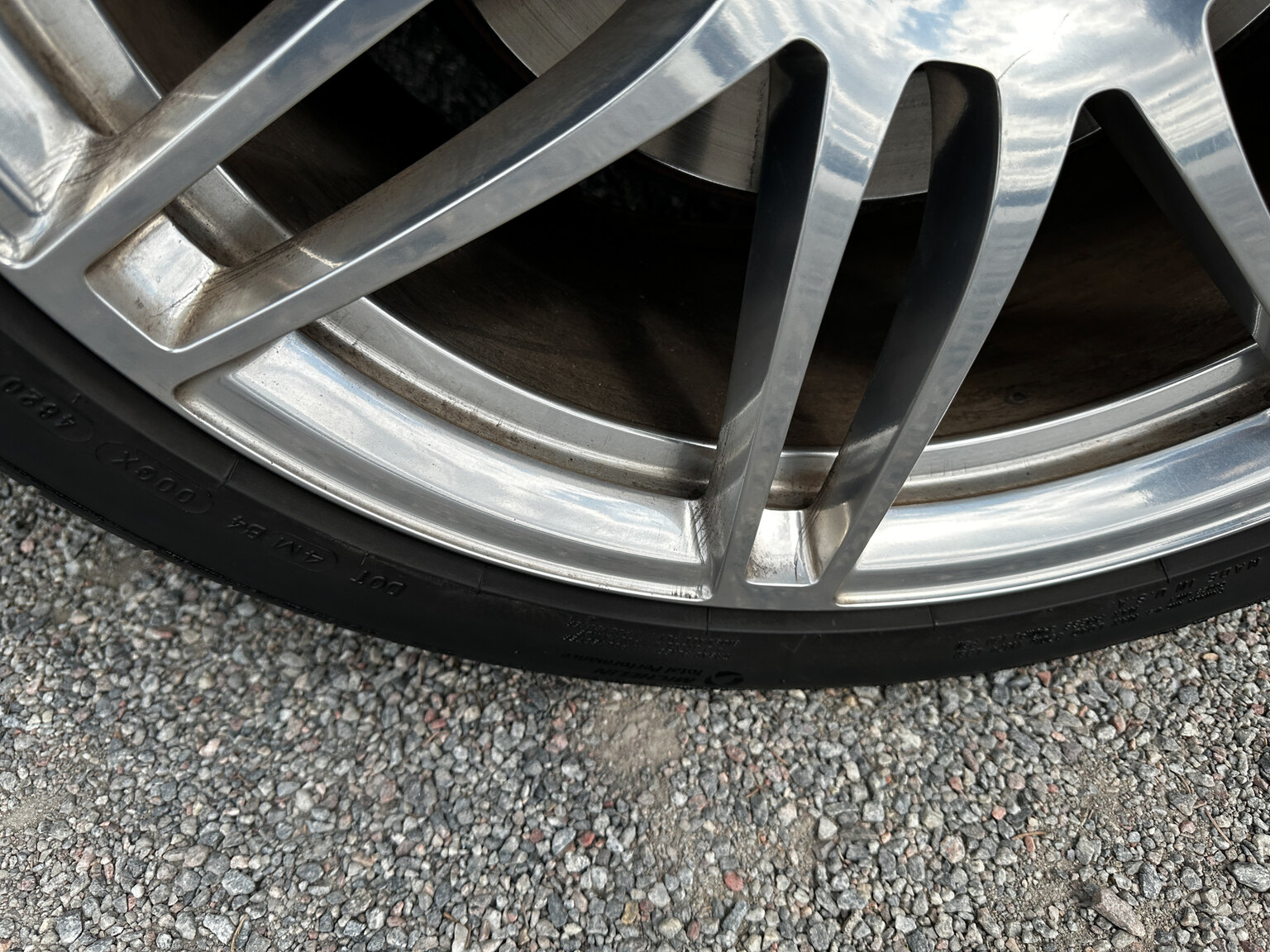 Exterior image of 2009 Audi S8 5.2 V10 FSI Quattro